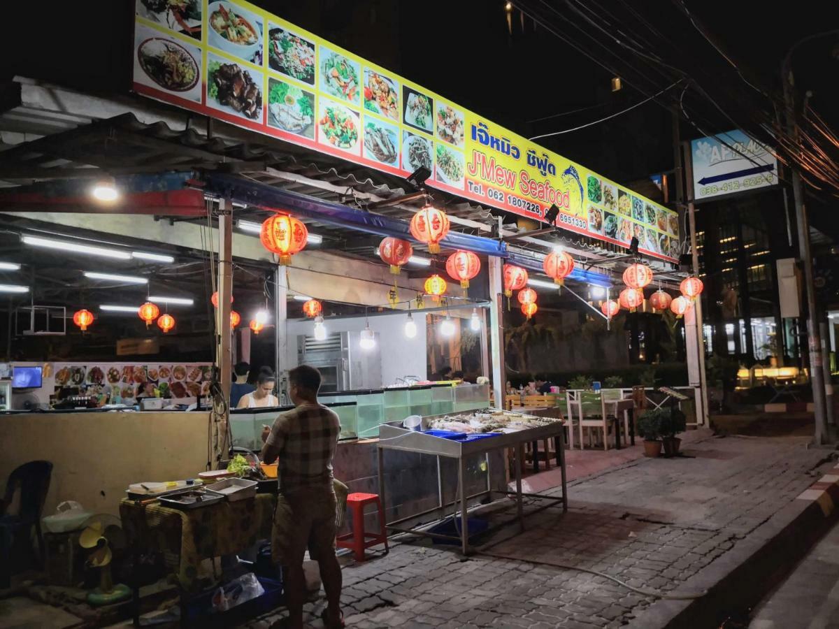Asleep By Lantana Hostel Pattaya Bagian luar foto